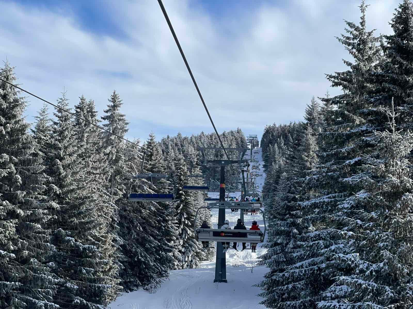 Kopaonik — planina za sva godišnja doba Žičara kroz snežnu šumu na Kopaoniku